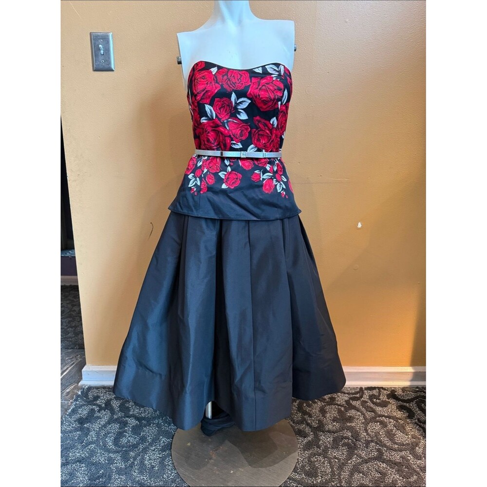 White House Black Market Black Strapless Corset Top, belt, & pleated skirt Sz 2